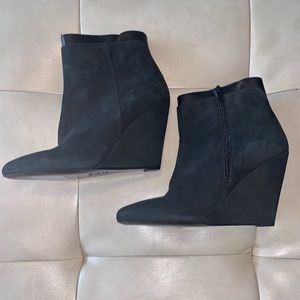 Vince Camuto suede wedge heel bootie size US 9